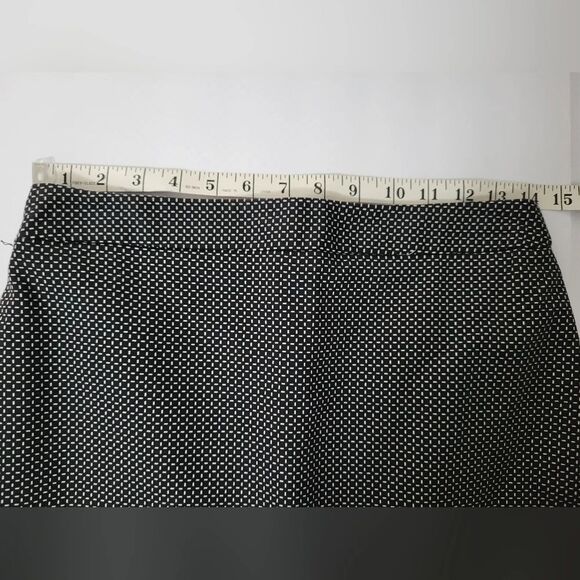 Liz Claiborne Chic Black and White Patterned Skirt - Picture 4 of 8